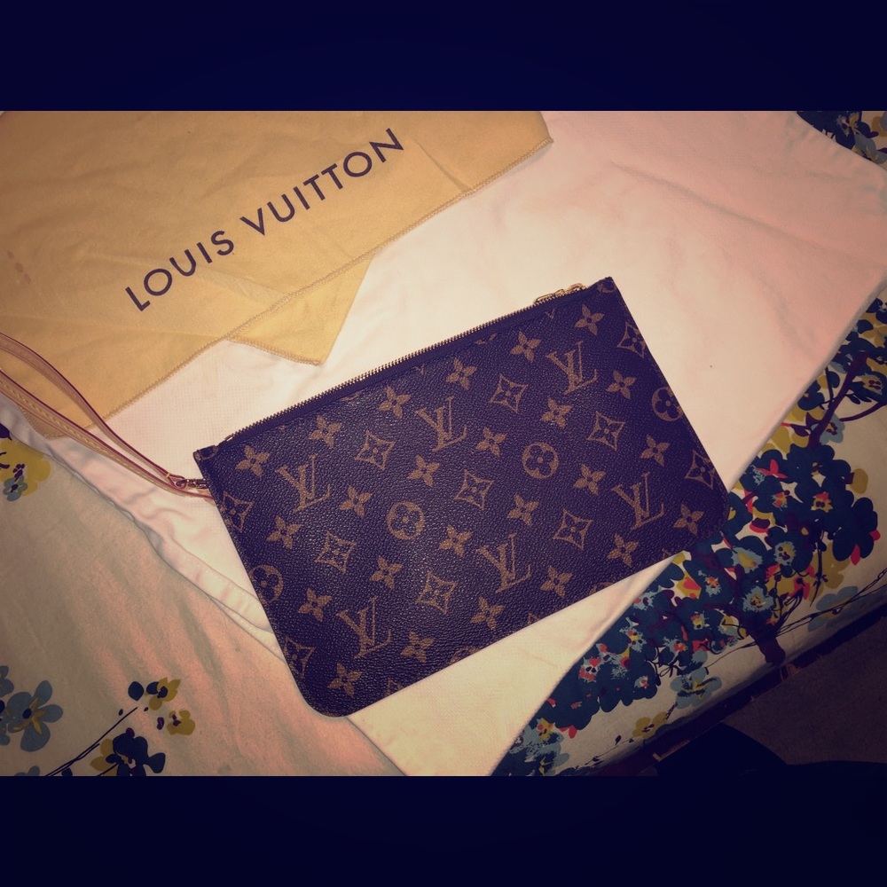 Louis Vuitton Neverfull Pochette-Brand New!